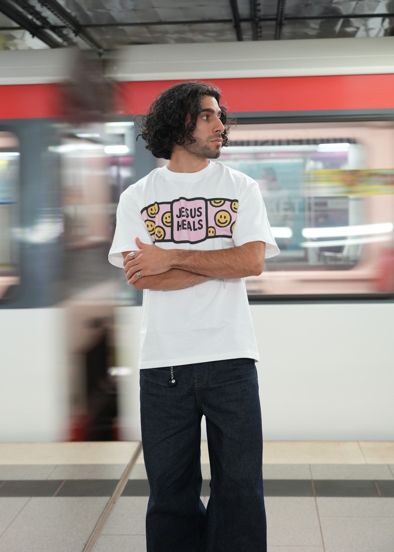 JESUS HEALS Shirt Weiß